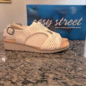 Easy street white Alba Flex ankle strap sandal NIB 9W